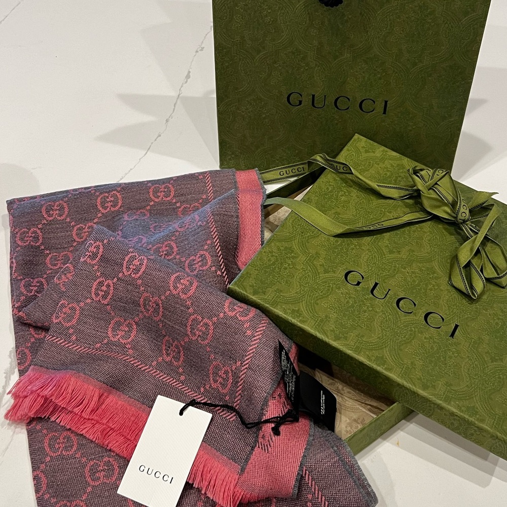 Authentic Gucci Scarf pick and grey